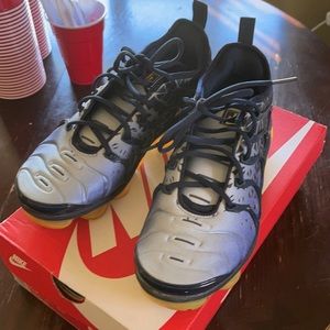 Men size 6.5 Nike vapor max